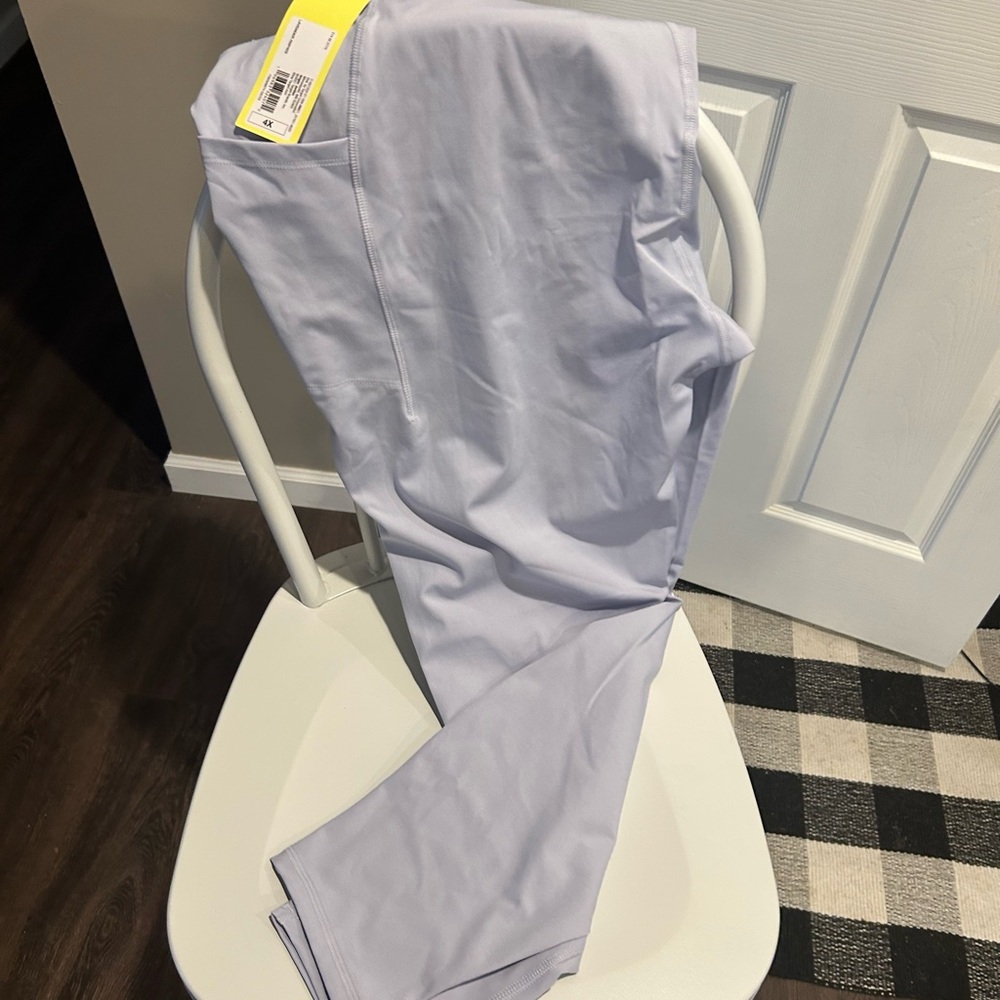 Lavender size 4x leggings NWT with pocket